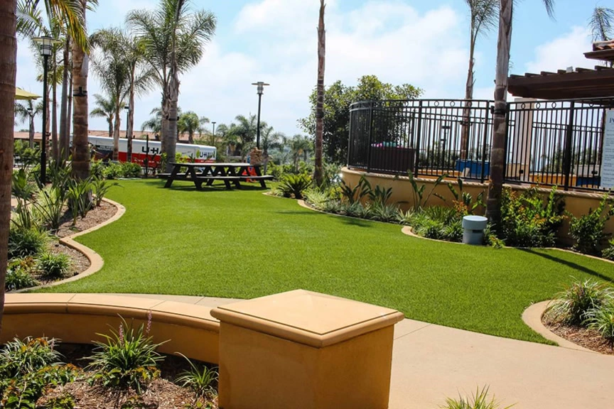 3 Ways Artificial Grass Is Good For Your Business