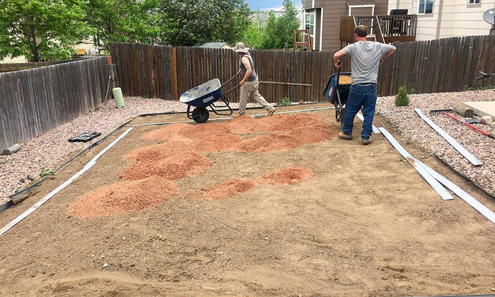 What do you put under artificial grass? GZUNIGRASS