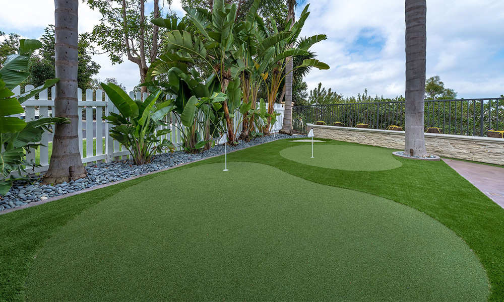 Artificial turf for golf courses