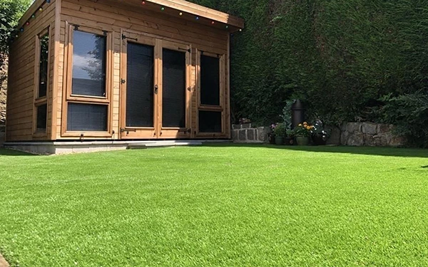 How can you tell if artificial grass is good quality?