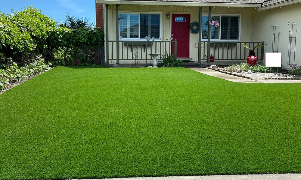 Will artificial grass smell after it rains?