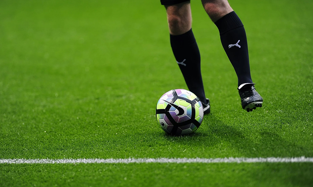 choose soccer shoes for artificial grass